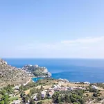 Beautiful Villa With Infinity Pool And Sea View