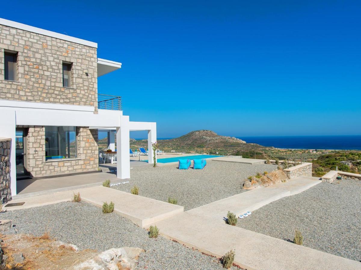 Beautiful With Infinity Pool And Sea View Villa