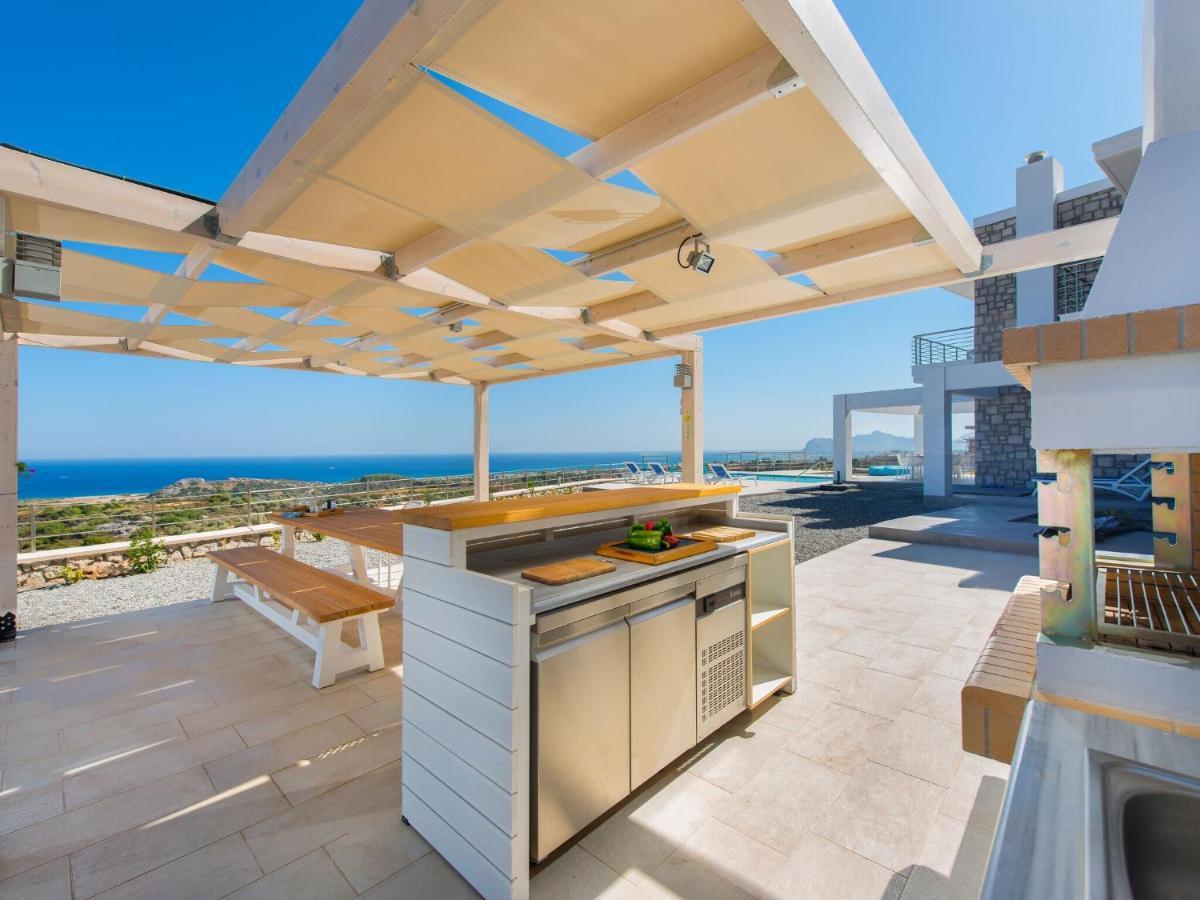 Beautiful With Infinity Pool And Sea View
