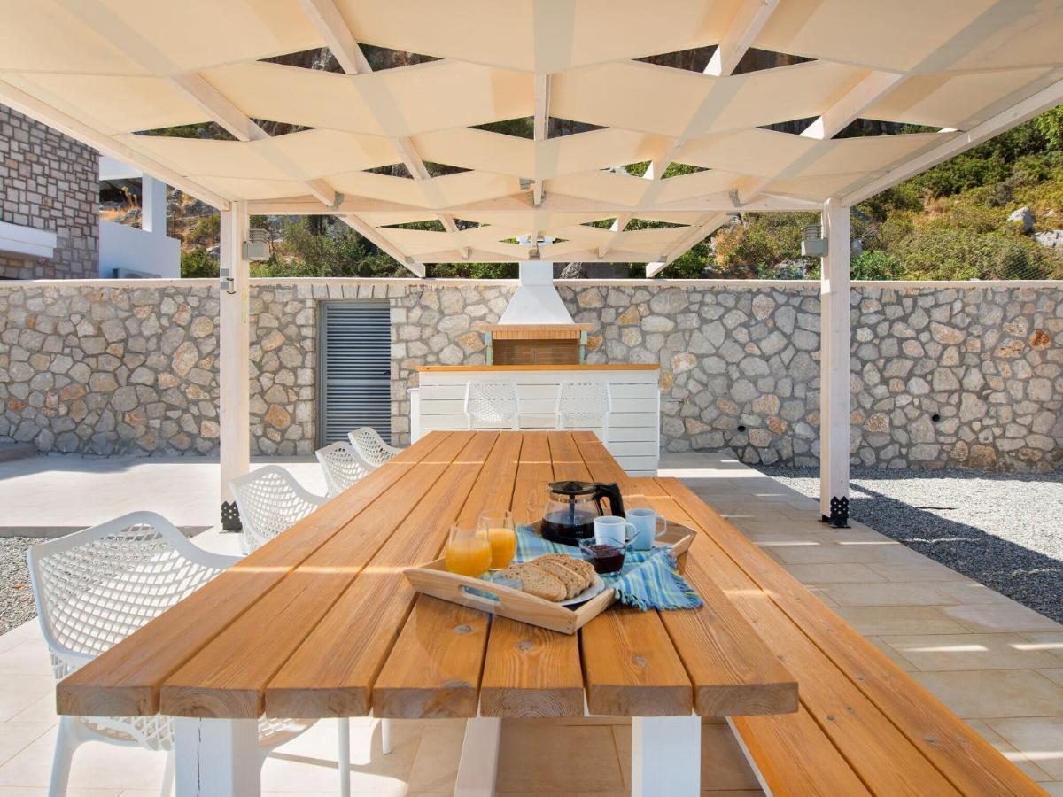 Beautiful With Infinity Pool And Sea View Villa *