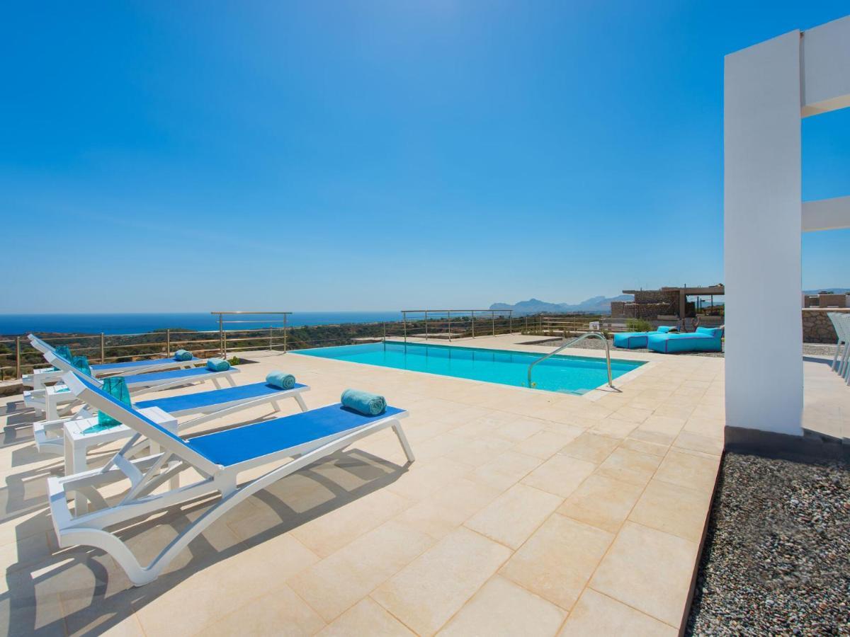 Beautiful With Infinity Pool And Sea View Villa